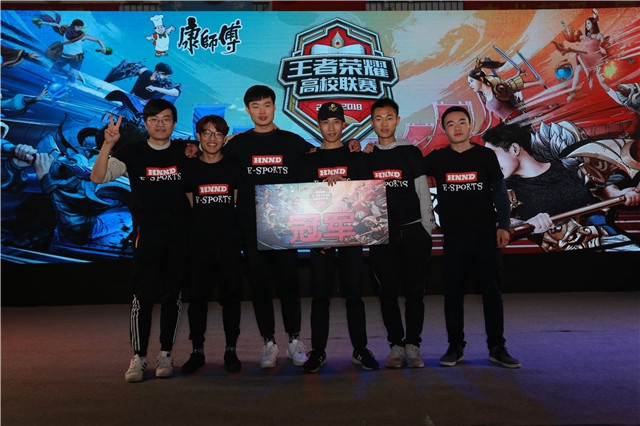 表现备受关 表现备受关